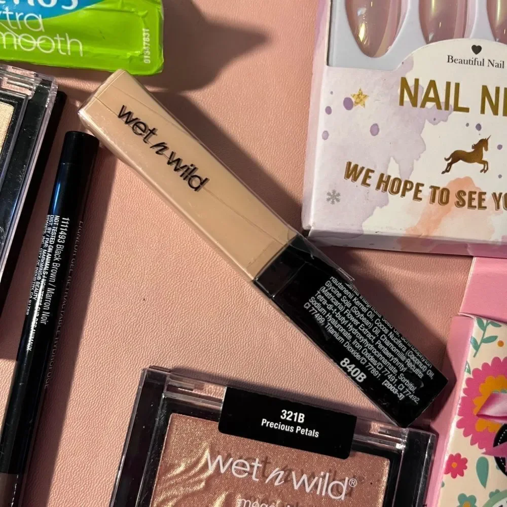 Make-Up Lot 15pc. NEW